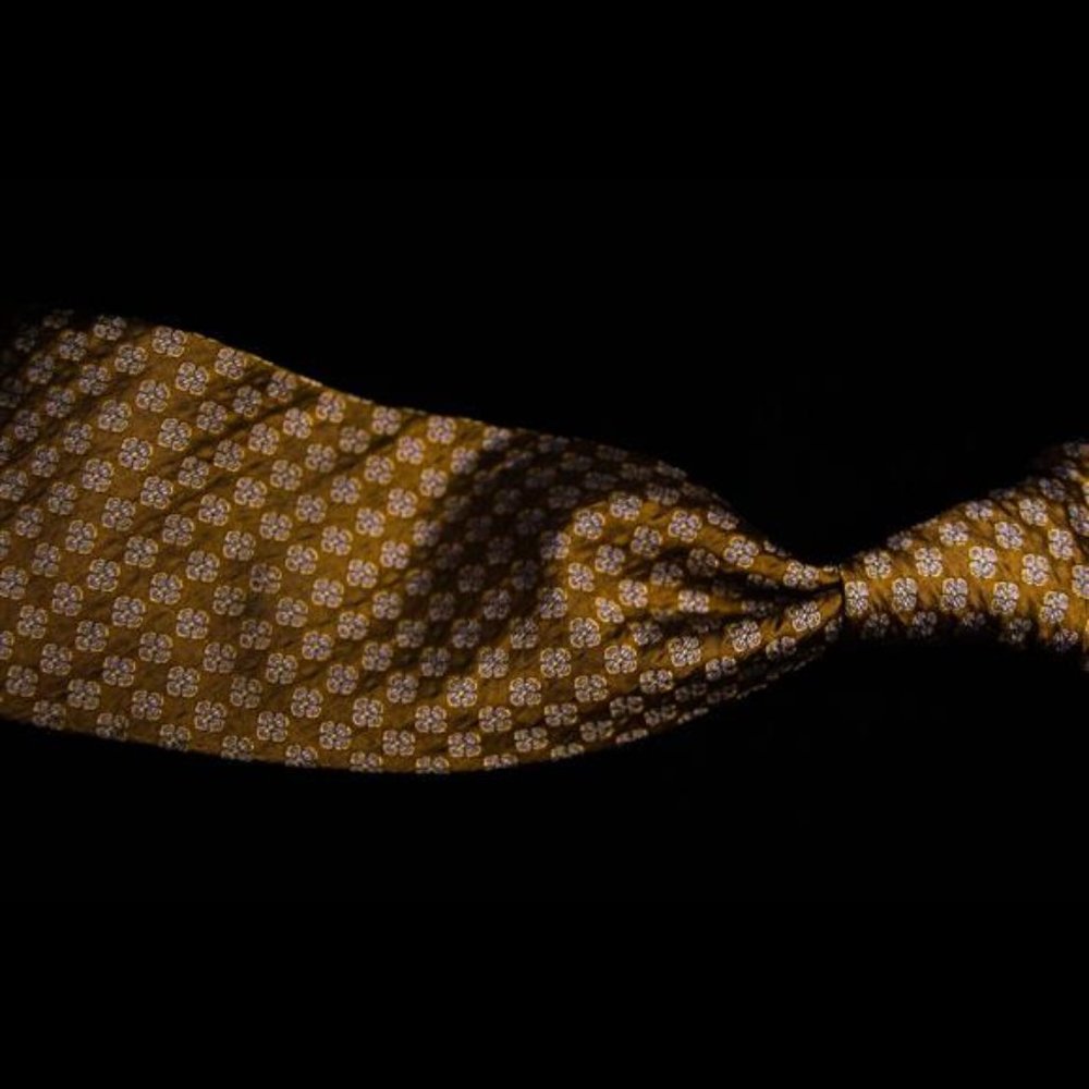 Daniel De Fasson - Gold Patterned 100% Silk Tie 3.6"W x 58"L (Autographed)